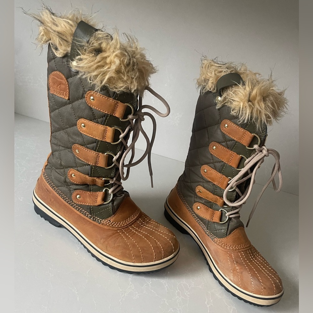 Sorel Tofino Women's Tan and Green Winter Boots